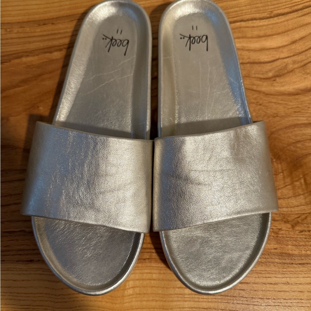 Beek Gallito Leather Slide size 11 Sandal (Platinum Color)